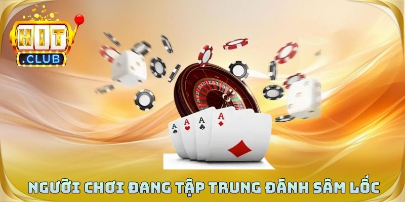 Người chơi đang tập trung đánh sâm lốc online